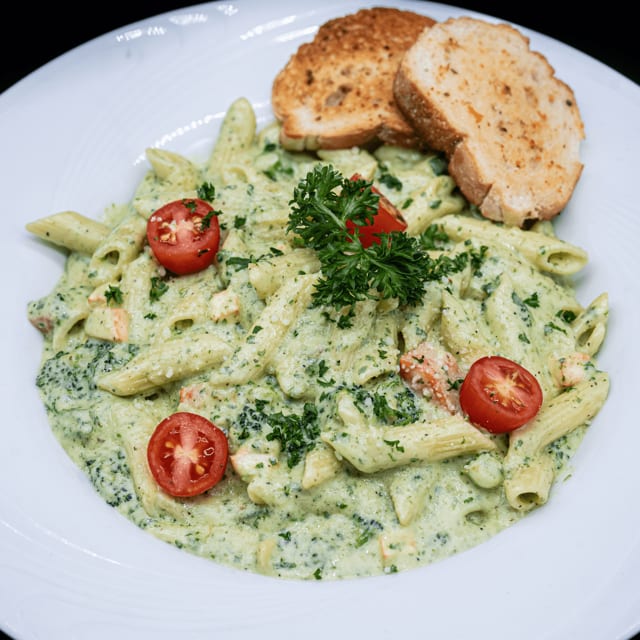 Paneer Veg Creamy Pesto Pasta.