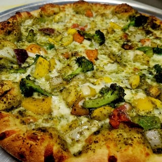 Paneer Veg Pesto Pizza
